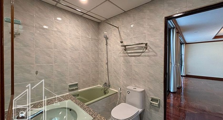 For rent 3 bedrooms apartment in Watthana, Bangkok