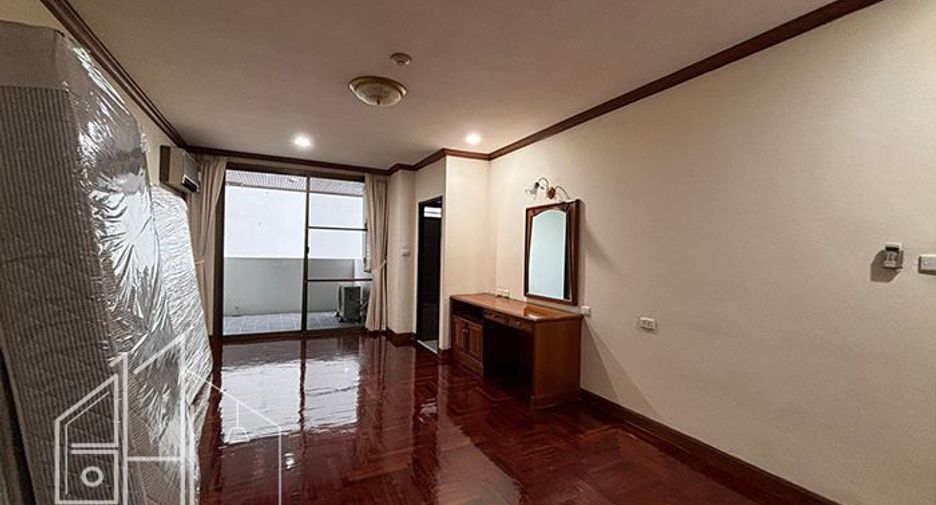 For rent 3 bedrooms apartment in Watthana, Bangkok