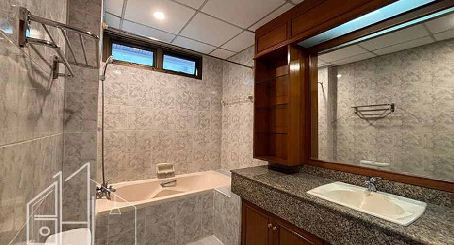 For rent 3 bedrooms apartment in Watthana, Bangkok