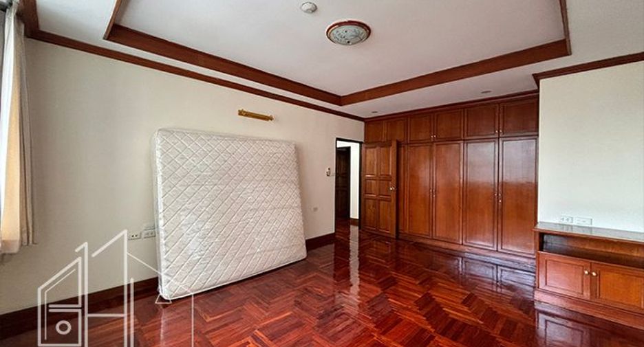 For rent 3 bedrooms apartment in Watthana, Bangkok