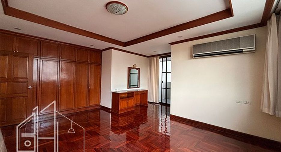 For rent 3 bedrooms apartment in Watthana, Bangkok
