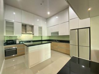 For rent 3 bedrooms apartment in Watthana, Bangkok