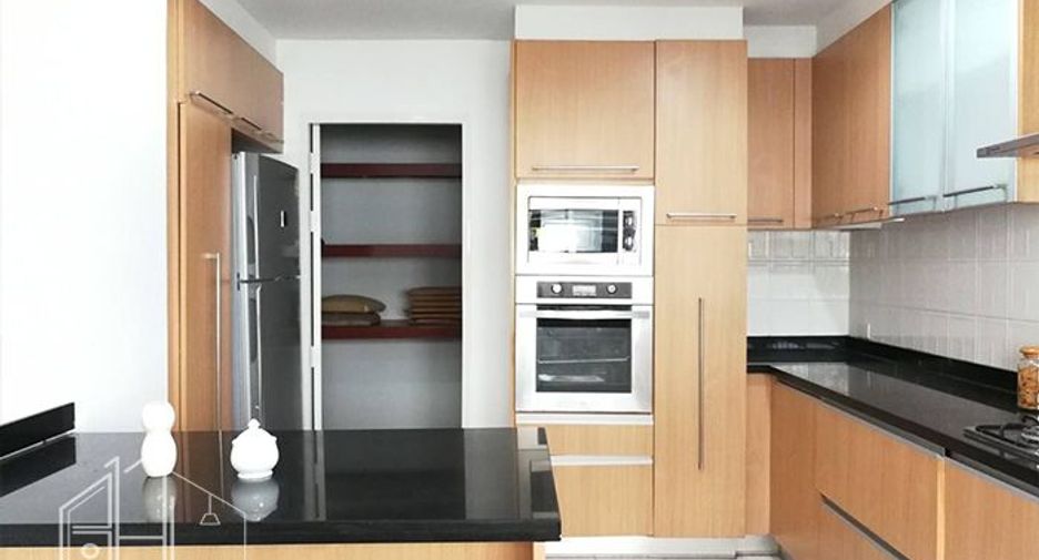 Condo en alquiler de 3 habitaciones en Watthana, Bangkok