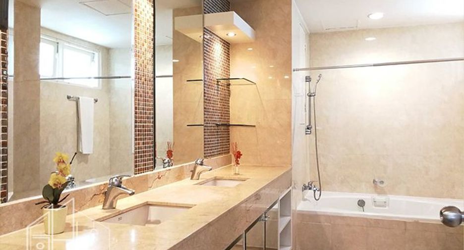 Condo en alquiler de 3 habitaciones en Watthana, Bangkok