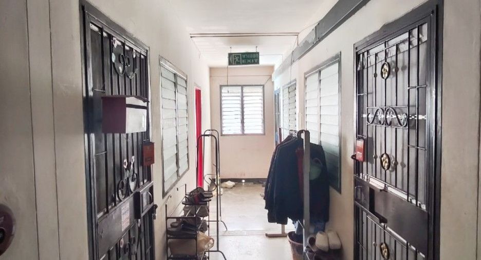 For sale 1 bed condo in Mueang Samut Prakan, Samut Prakan