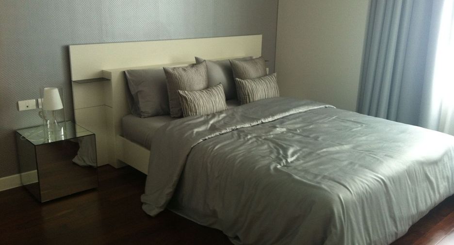 For rent 2 bedrooms apartment in Watthana, Bangkok