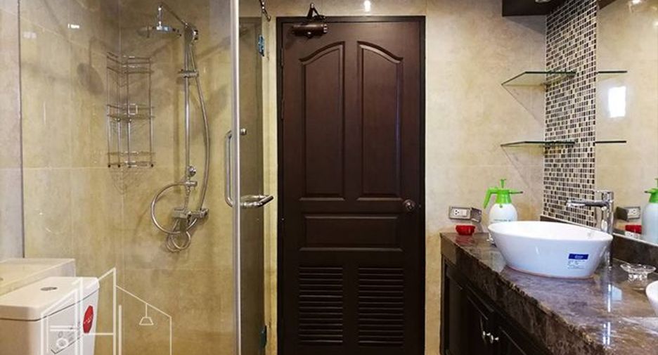 Condo en alquiler de 4 habitaciones en Watthana, Bangkok