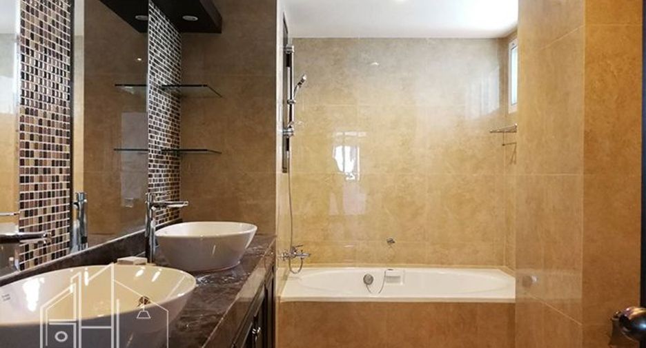 Condo en alquiler de 4 habitaciones en Watthana, Bangkok