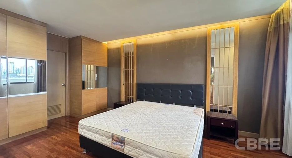 For sale 1 bed condo in Phra Khanong, Bangkok