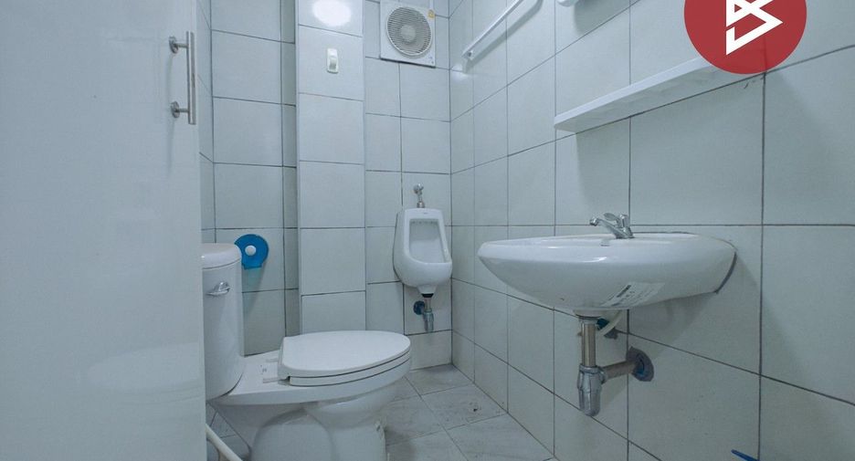 For sale 2 bedrooms retail Space in Pathum Wan, Bangkok