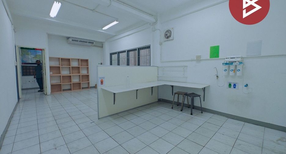 For sale 2 bedrooms retail Space in Pathum Wan, Bangkok