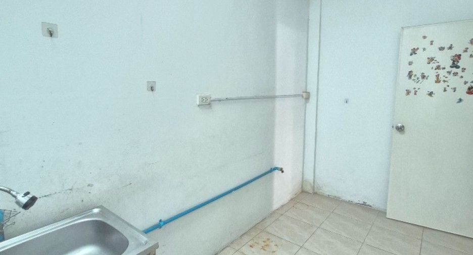 À vendre 2 chambres maison de ville à Mueang Samut Prakan, Samut Prakan