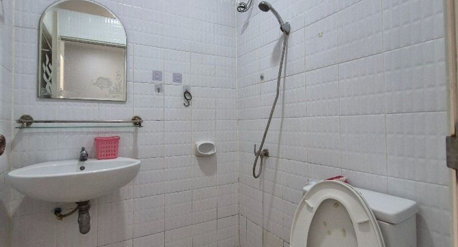 À vendre 2 chambres maison de ville à Mueang Samut Prakan, Samut Prakan