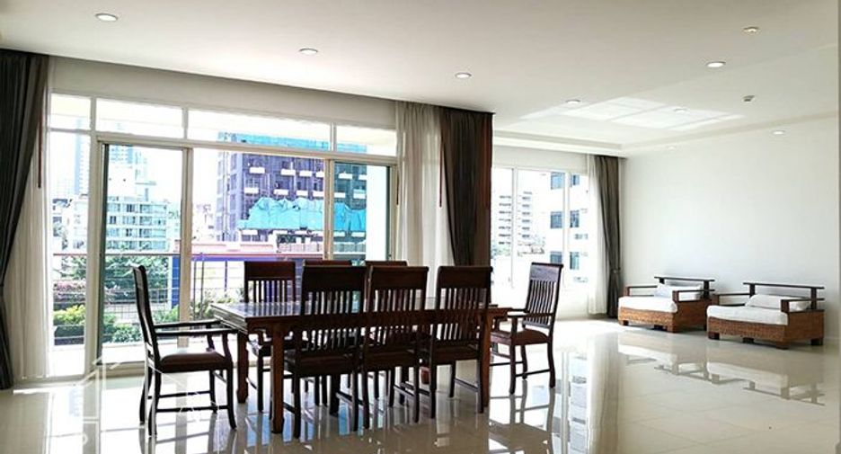 For rent 4 bedrooms apartment in Watthana, Bangkok