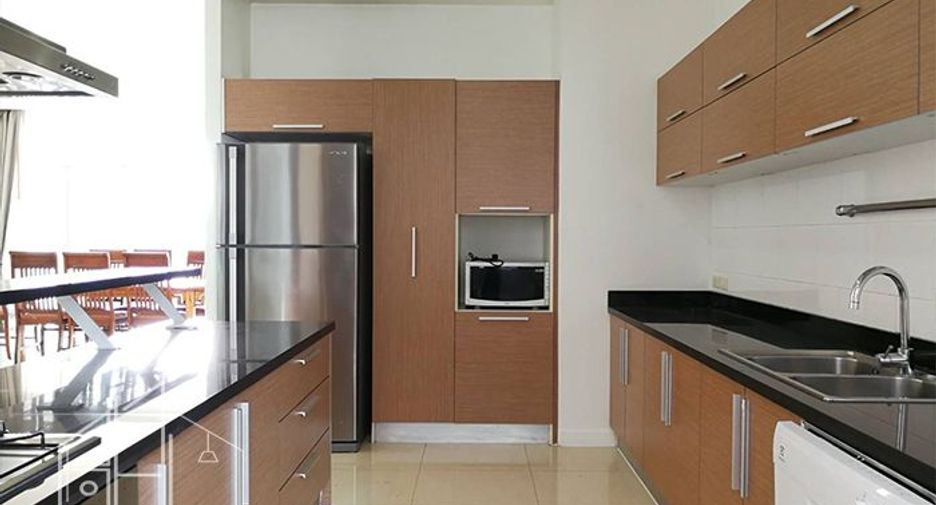 For rent 4 bedrooms apartment in Watthana, Bangkok