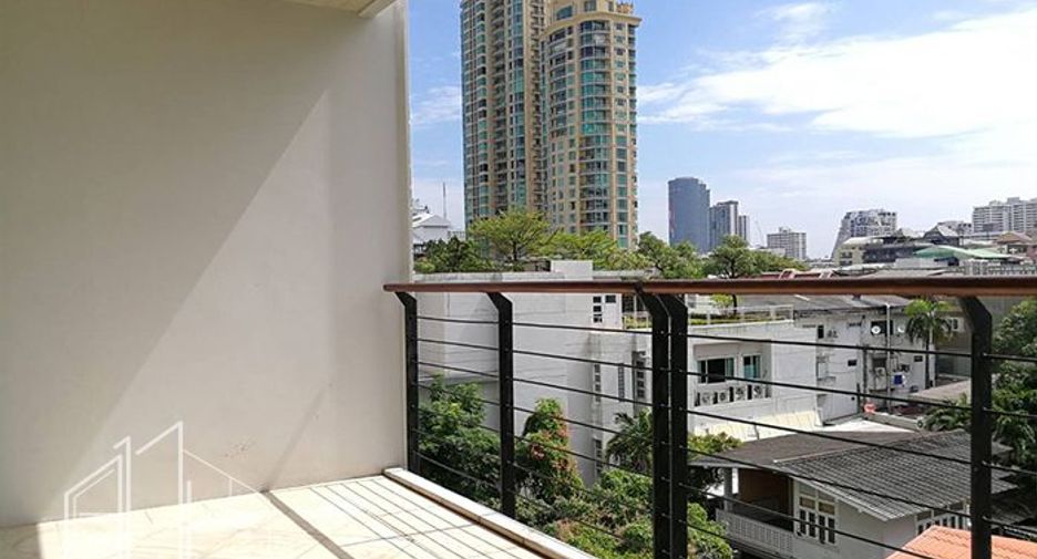 For rent 4 bedrooms apartment in Watthana, Bangkok