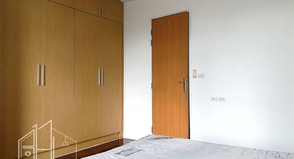 For rent 4 bedrooms apartment in Watthana, Bangkok