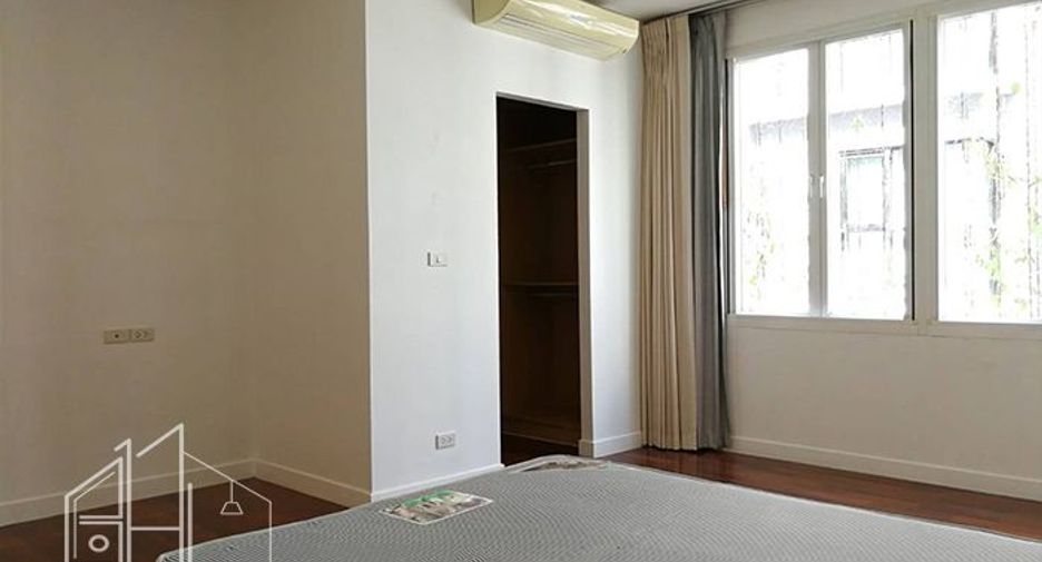 For rent 4 bedrooms apartment in Watthana, Bangkok