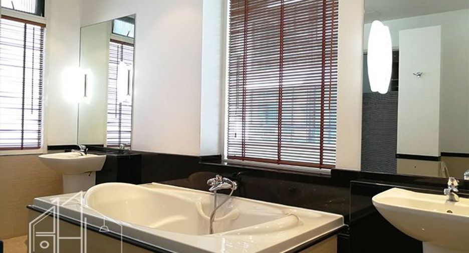 For rent 4 bedrooms apartment in Watthana, Bangkok