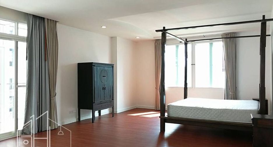 For rent 4 bedrooms apartment in Watthana, Bangkok