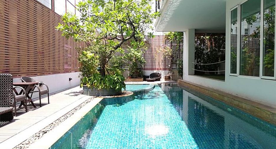 For rent 4 bedrooms apartment in Watthana, Bangkok