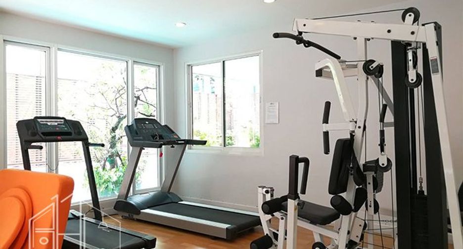 For rent 4 bedrooms apartment in Watthana, Bangkok