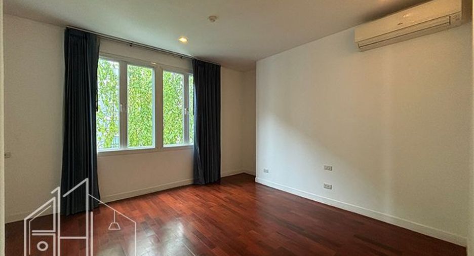 For rent 4 bedrooms condo in Watthana, Bangkok
