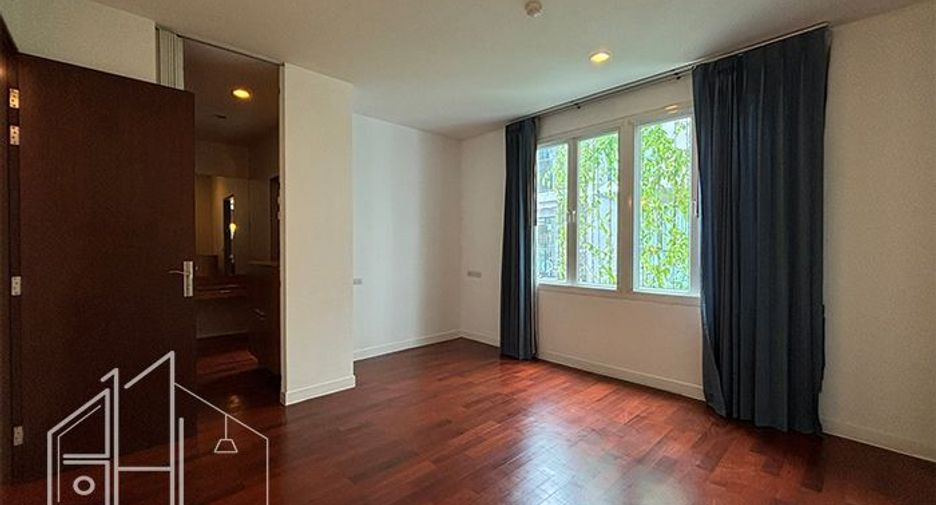 For rent 4 bedrooms condo in Watthana, Bangkok