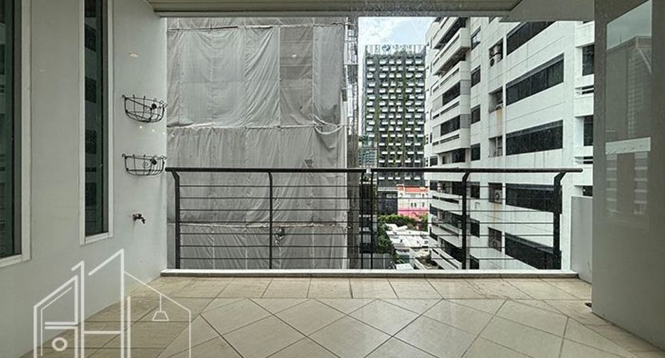 For rent 4 bedrooms condo in Watthana, Bangkok