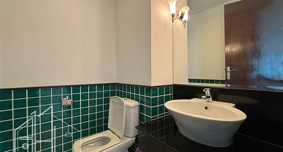 For rent 4 bedrooms condo in Watthana, Bangkok