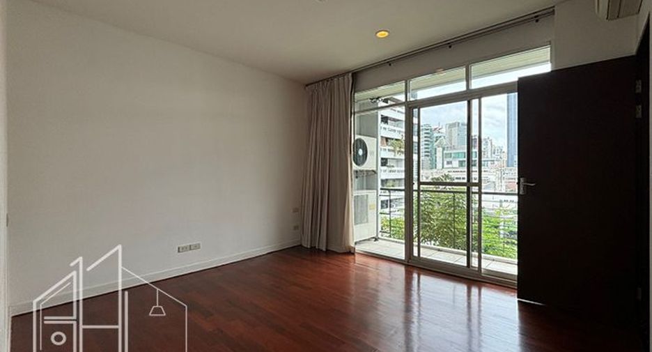 For rent 4 bedrooms condo in Watthana, Bangkok