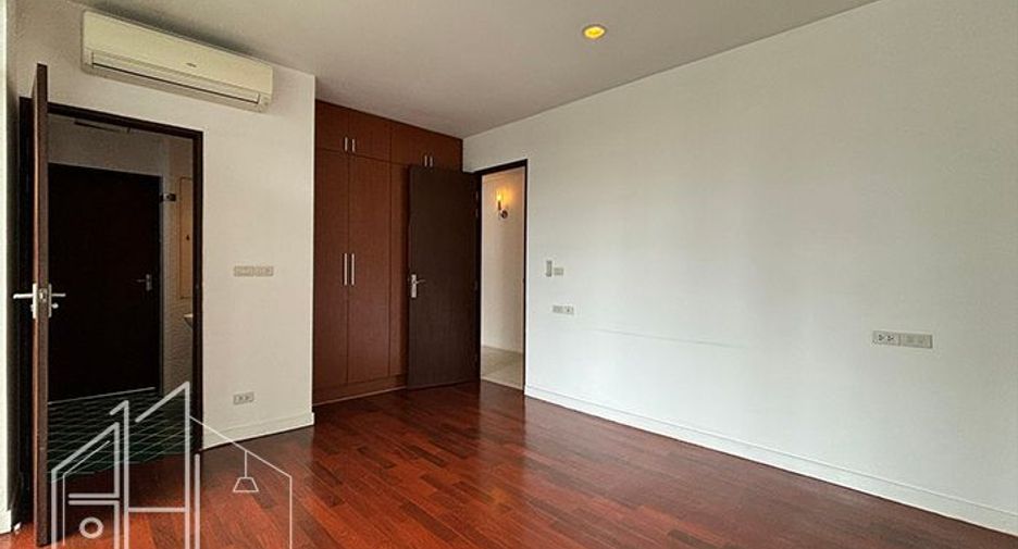 For rent 4 bedrooms condo in Watthana, Bangkok
