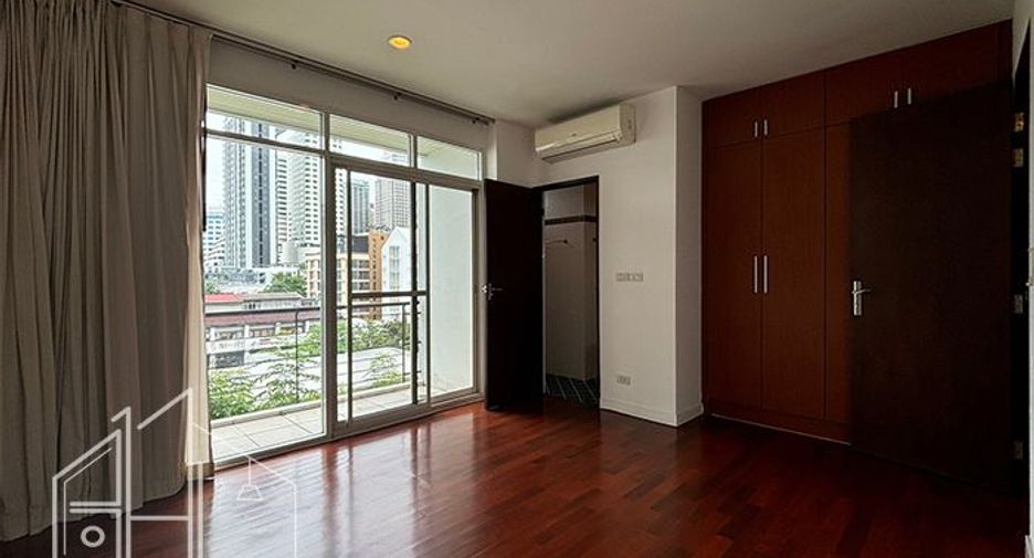 For rent 4 bedrooms condo in Watthana, Bangkok