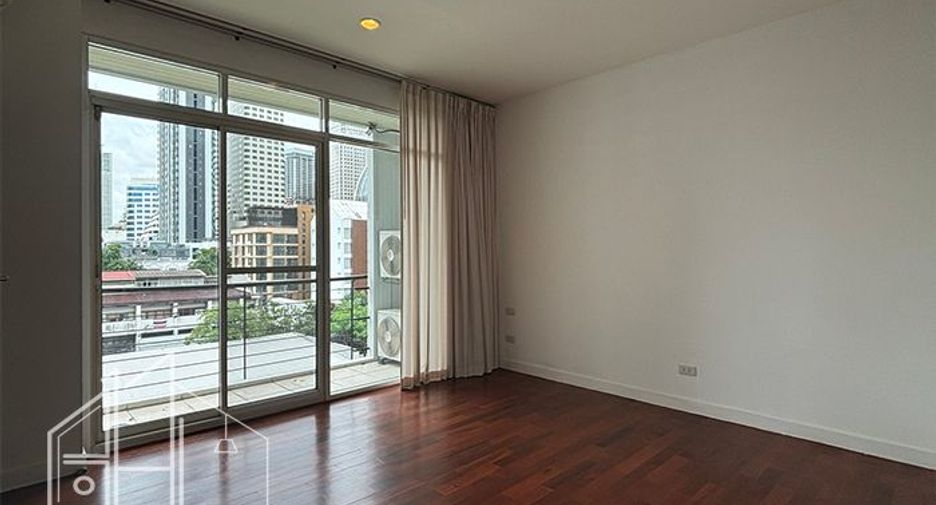 For rent 4 bedrooms condo in Watthana, Bangkok