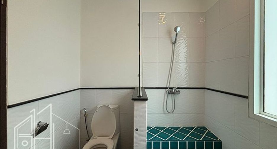 For rent 4 bedrooms condo in Watthana, Bangkok