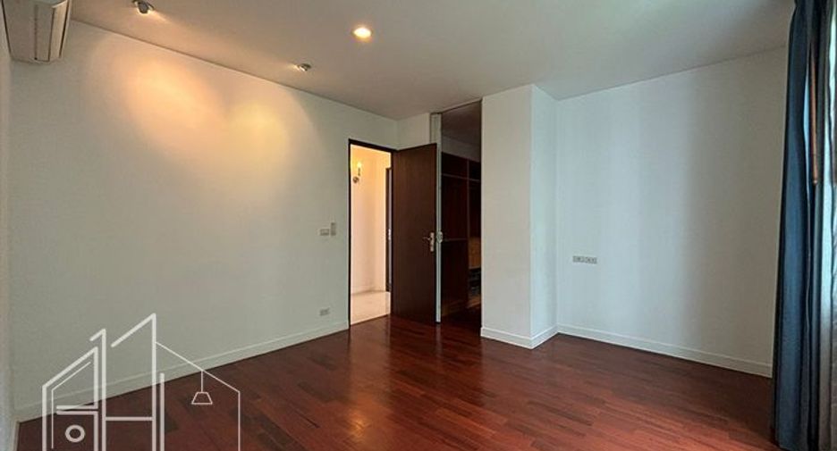 For rent 4 bedrooms condo in Watthana, Bangkok
