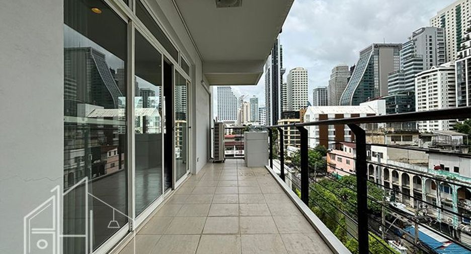 For rent 4 bedrooms condo in Watthana, Bangkok