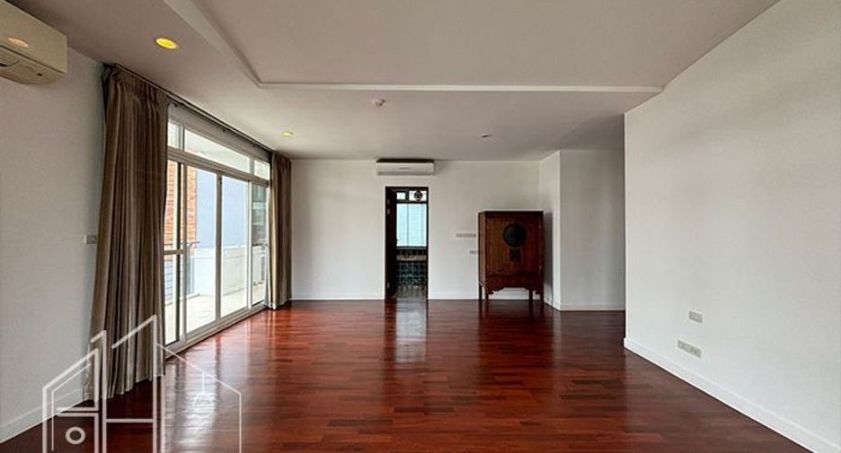 For rent 4 bedrooms condo in Watthana, Bangkok