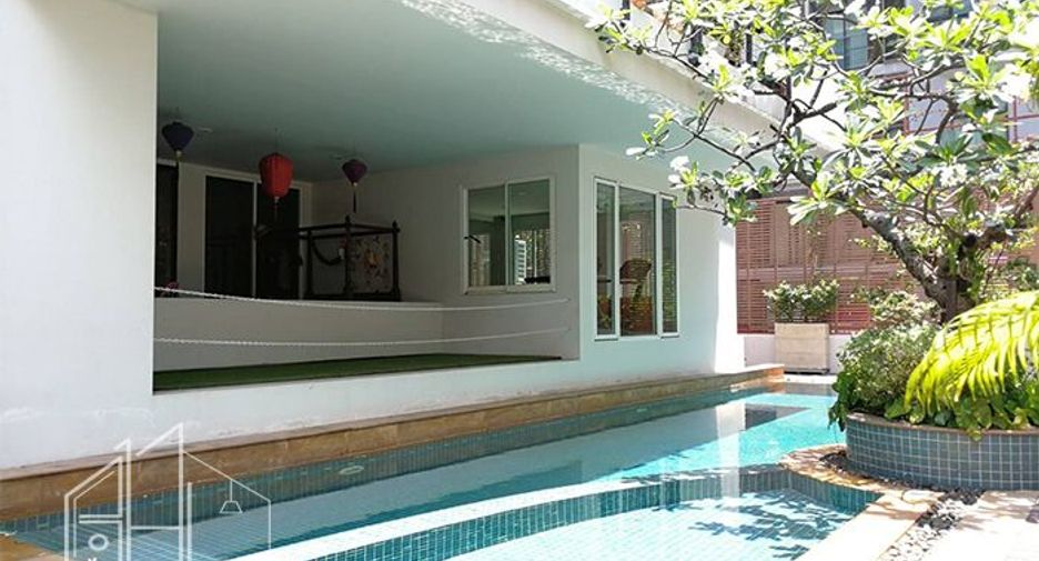 For rent 4 bedrooms condo in Watthana, Bangkok