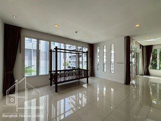 For rent 4 bedrooms apartment in Watthana, Bangkok