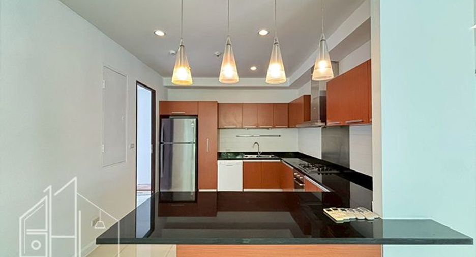 For rent 4 bedrooms apartment in Watthana, Bangkok