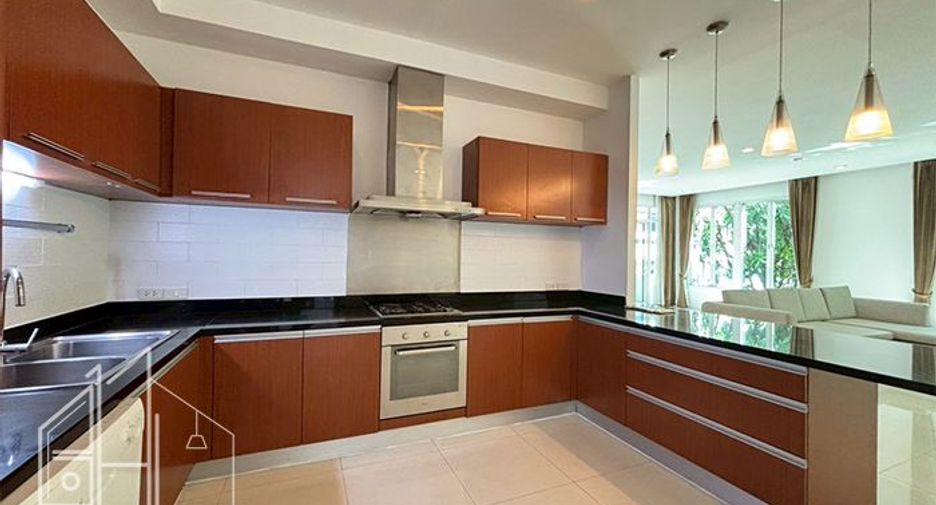 For rent 4 bedrooms apartment in Watthana, Bangkok