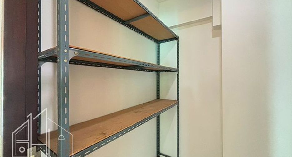 For rent 4 bedrooms apartment in Watthana, Bangkok