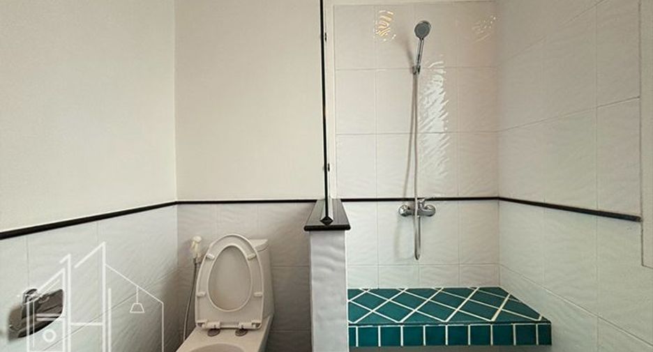 For rent 4 bedrooms apartment in Watthana, Bangkok