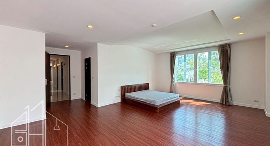 For rent 4 bedrooms apartment in Watthana, Bangkok