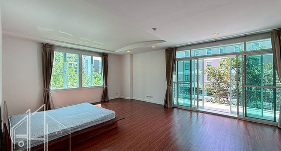 For rent 4 bedrooms apartment in Watthana, Bangkok