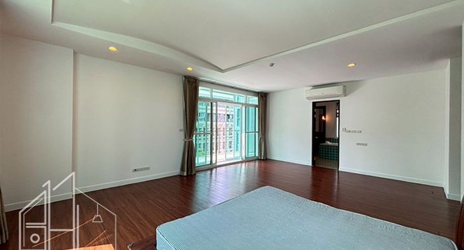 For rent 4 bedrooms apartment in Watthana, Bangkok
