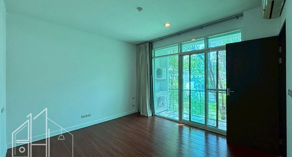 For rent 4 bedrooms apartment in Watthana, Bangkok