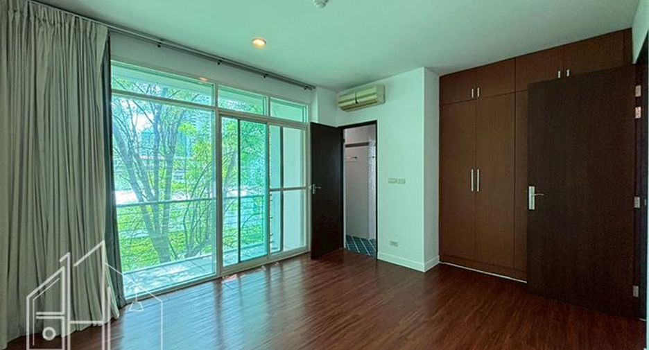 For rent 4 bedrooms apartment in Watthana, Bangkok
