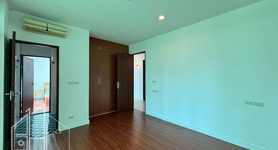 For rent 4 bedrooms apartment in Watthana, Bangkok